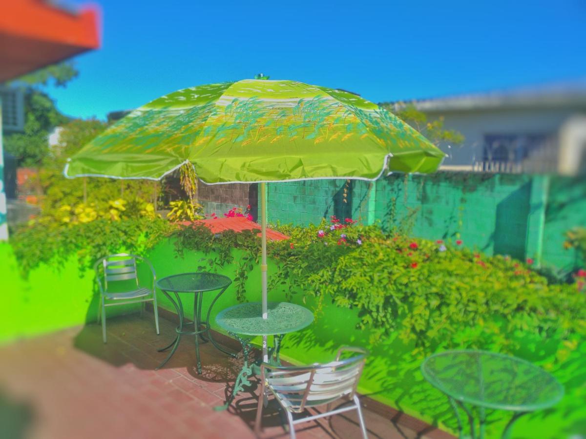 Hotel Oasis ซานซัลวาดอร์ ภายนอก รูปภาพ