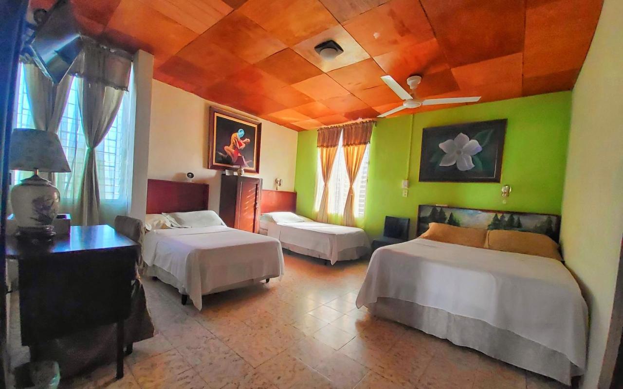 Hotel Oasis ซานซัลวาดอร์ ภายนอก รูปภาพ