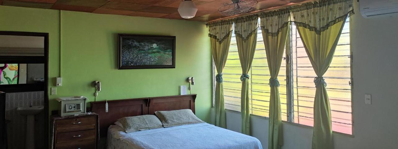 Hotel Oasis ซานซัลวาดอร์ ภายนอก รูปภาพ