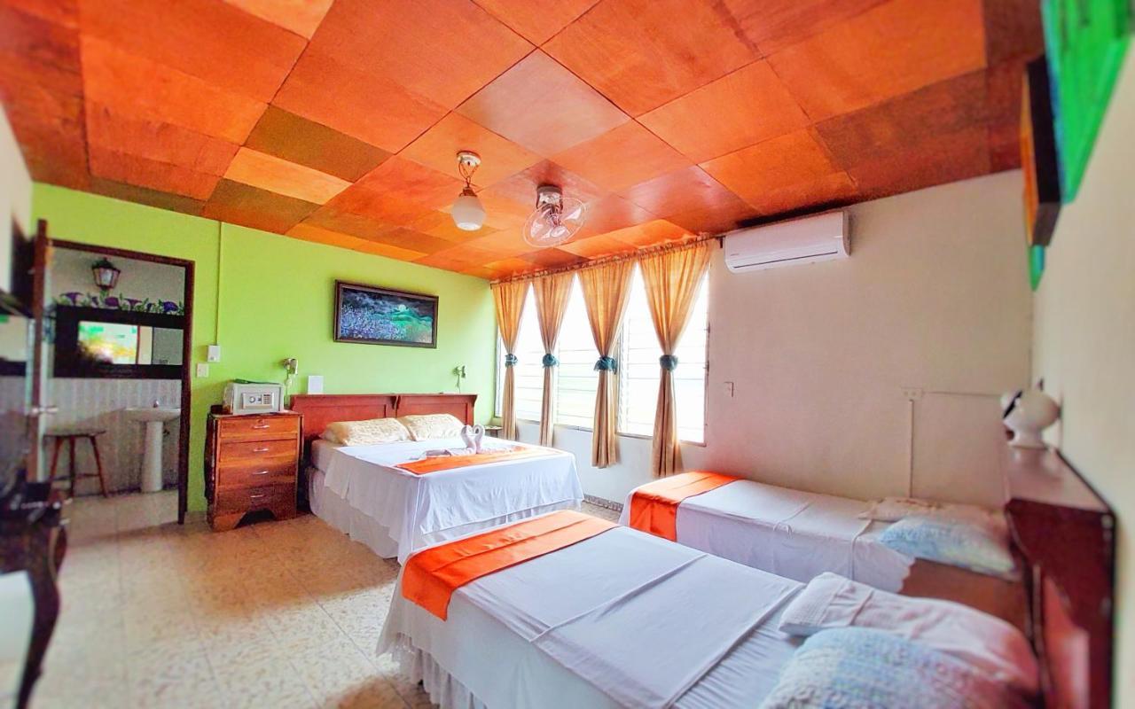 Hotel Oasis ซานซัลวาดอร์ ภายนอก รูปภาพ