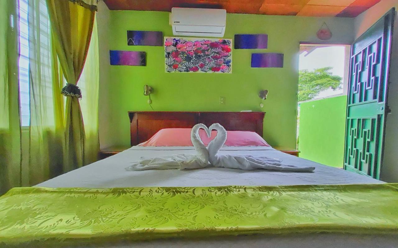 Hotel Oasis ซานซัลวาดอร์ ภายนอก รูปภาพ