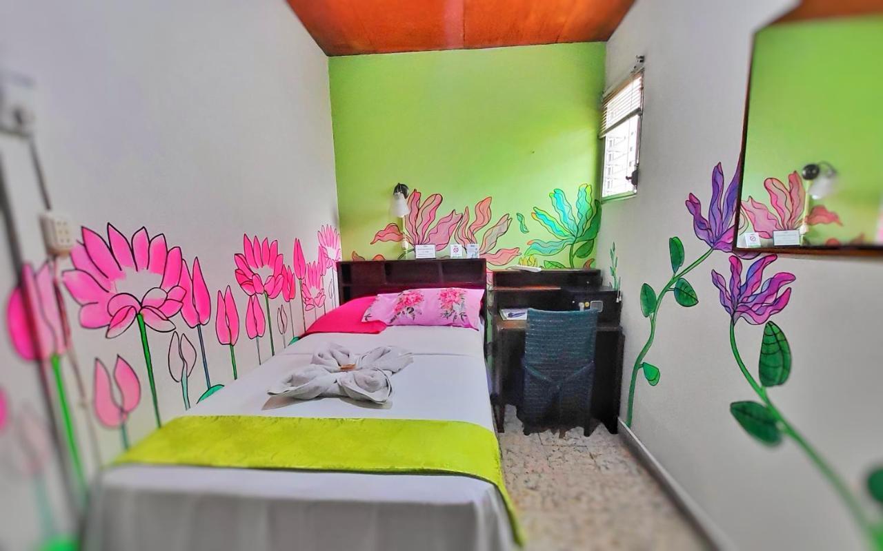 Hotel Oasis ซานซัลวาดอร์ ภายนอก รูปภาพ