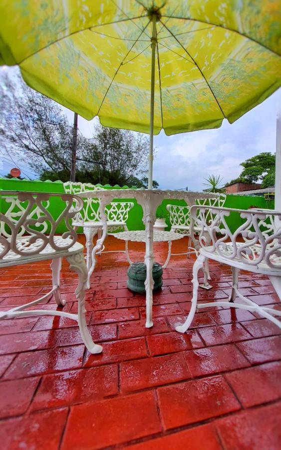 Hotel Oasis ซานซัลวาดอร์ ภายนอก รูปภาพ
