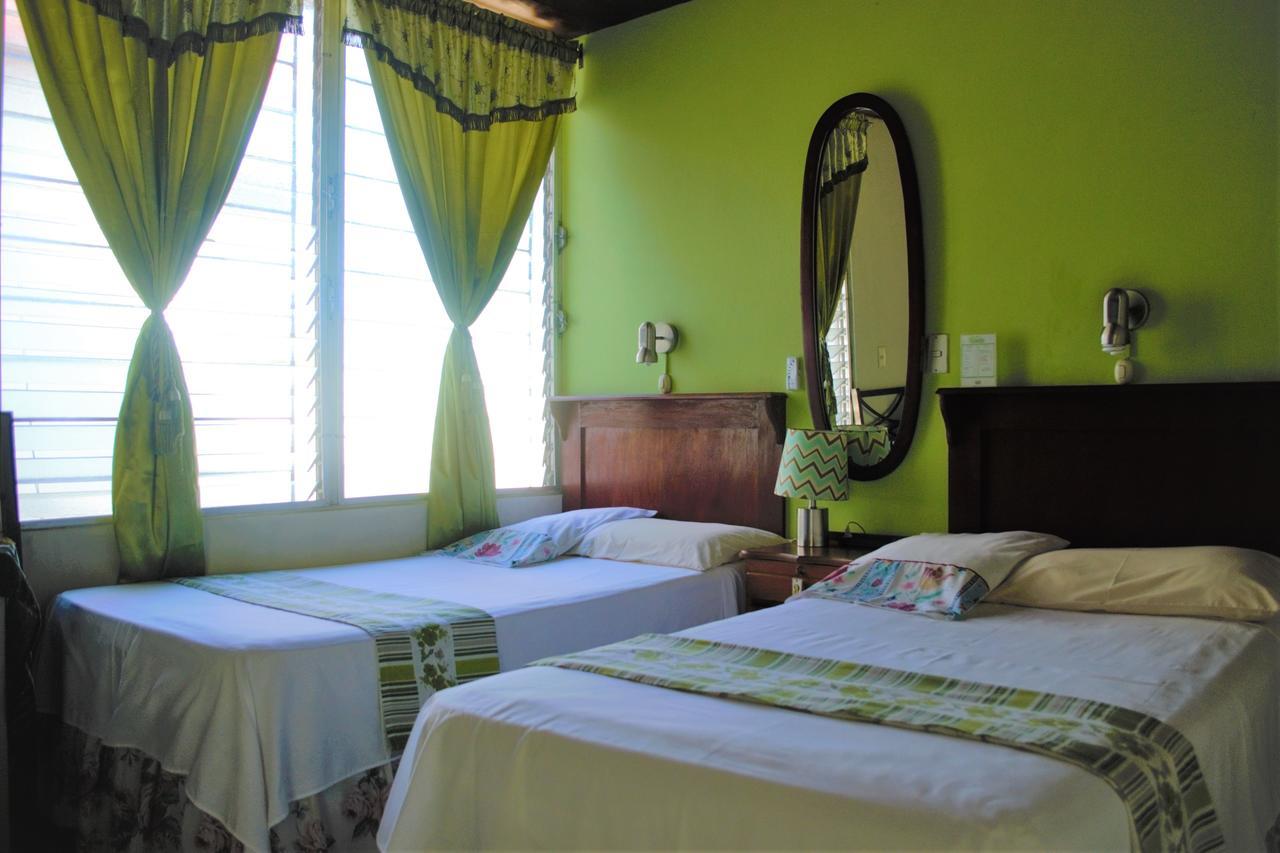 Hotel Oasis ซานซัลวาดอร์ ภายนอก รูปภาพ