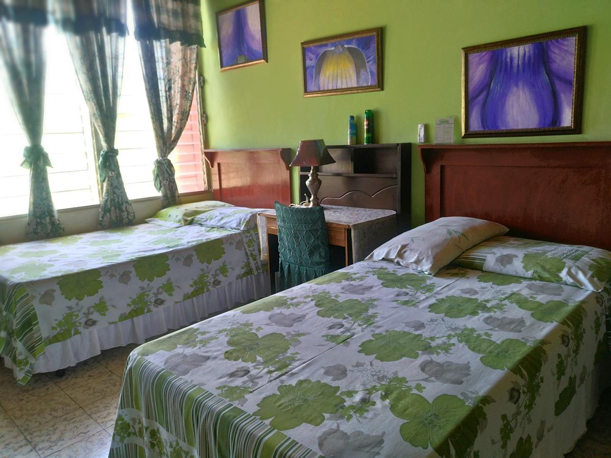 Hotel Oasis ซานซัลวาดอร์ ภายนอก รูปภาพ