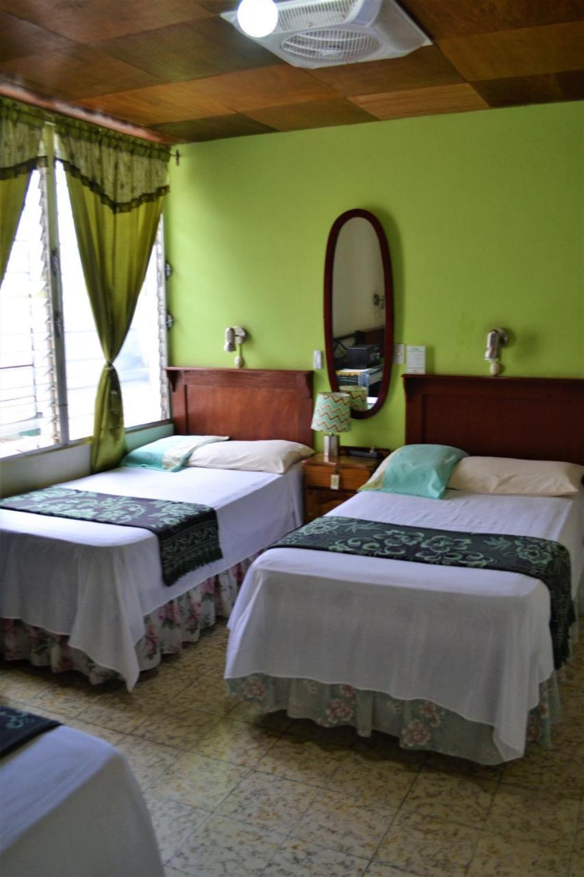 Hotel Oasis ซานซัลวาดอร์ ภายนอก รูปภาพ