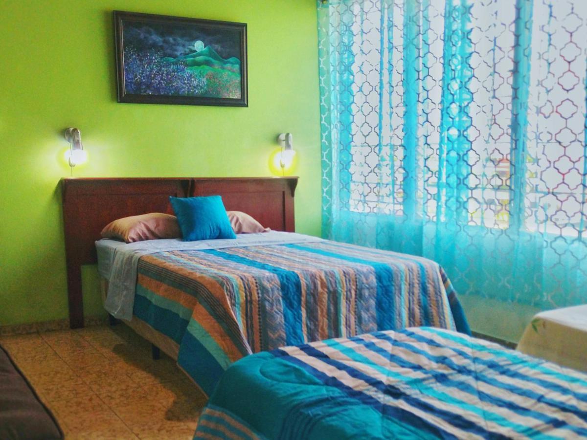 Hotel Oasis ซานซัลวาดอร์ ภายนอก รูปภาพ